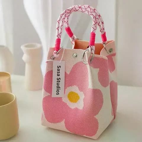 Knitted Handbag with 3D Magnetic Snap Closure
